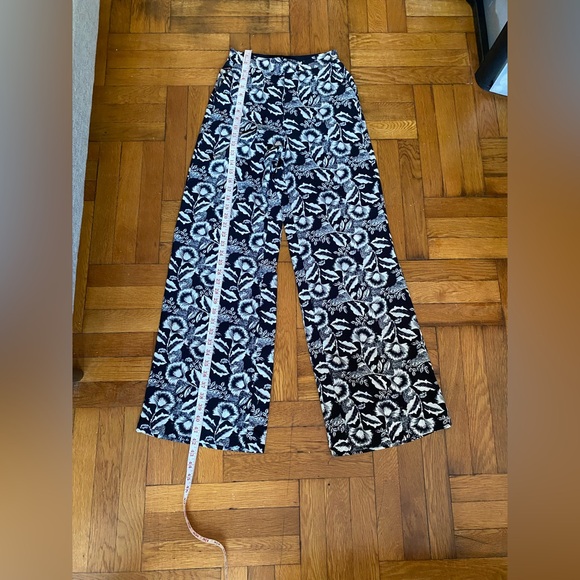 Mango women’s Black and White Floral Trousers - XS - Picture 2 of 8